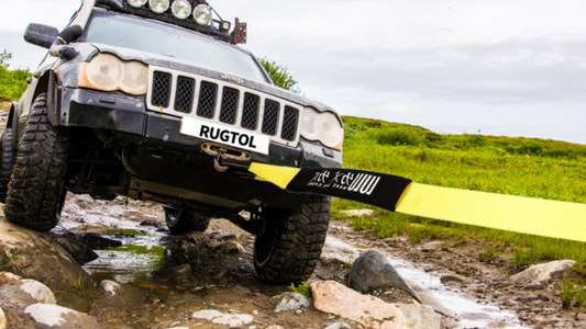 Off-Road Recovery Essentials: How to Choose a Reliable Tow Strap for Vehicle Safety